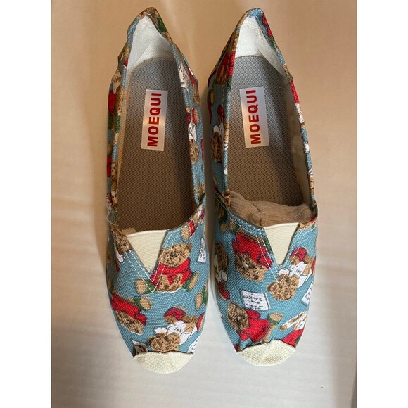 Christmas Bear Canvas shoes by Moequi Size 8 Brand New slip on size 8 shoes - Picture 1 of 12